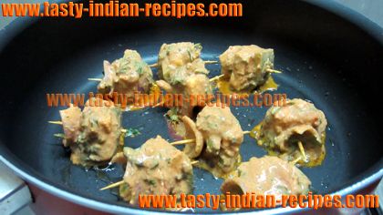 placing-tikka's-on-heating-pan